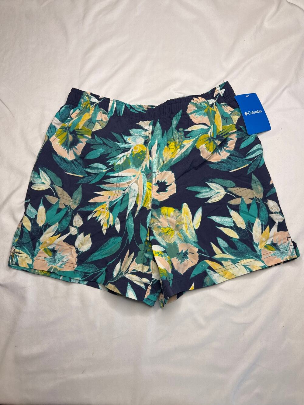 NWT Women's Columbia Shorts Medium
